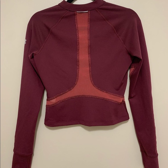 Underarmour long sleeves
Only worn once - Picture 2 of 4